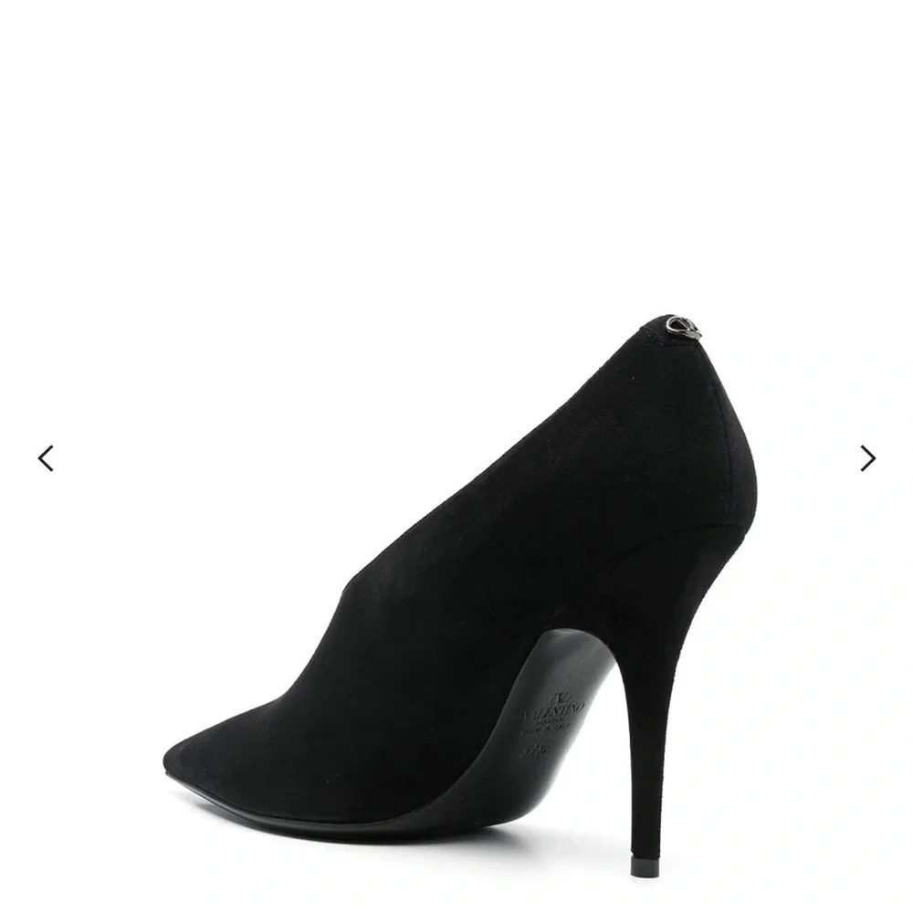 Valentino
Valentino Le Salon Pointed Toe Pumps - Picture 3 of 6